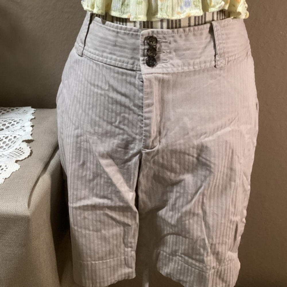 BANANA REPUBLIC CREAM SHORT